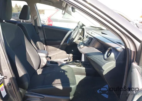 2017 Toyota Rav4 Le z USA, uszkodzony, nr VIN 2T3BFREV7HW656171